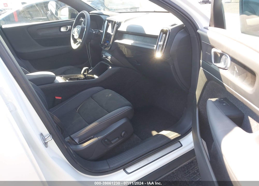 2023 VOLVO C40 RECHARGE PURE ELECTRIC TWIN ULTIMATE VIN: YV4ED3GM8P2032128