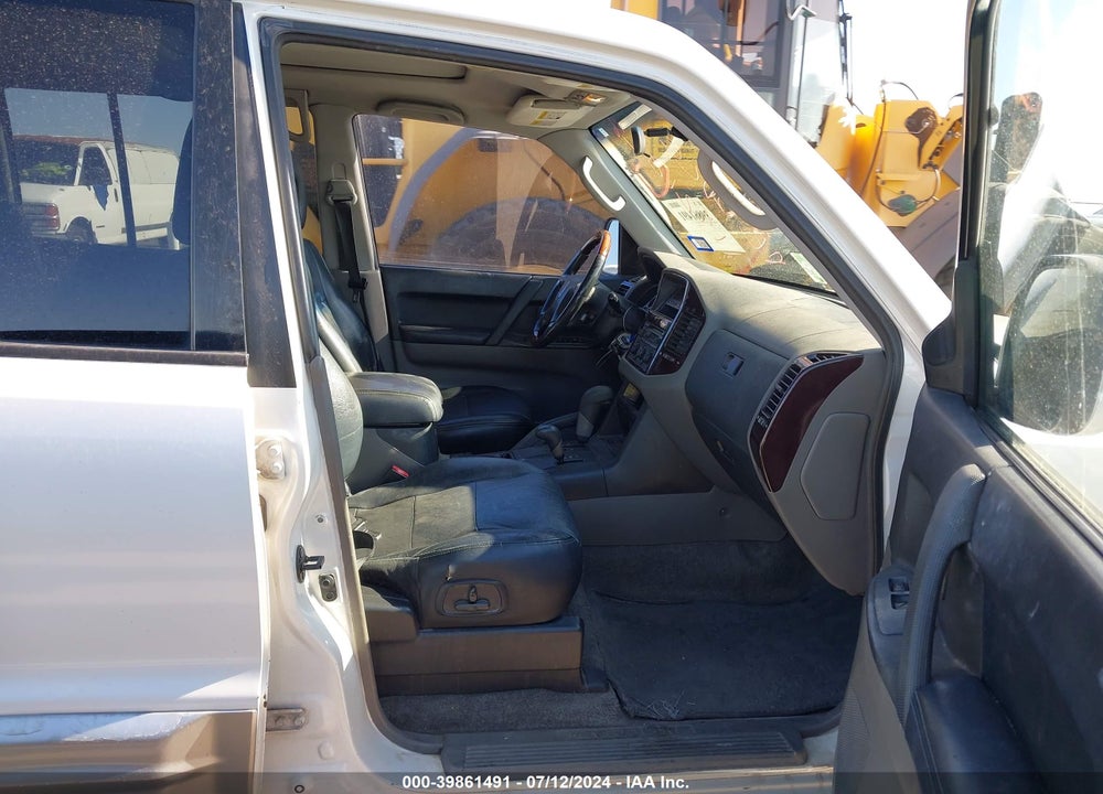 2002 MITSUBISHI MONTERO LIMITED VIN: JA4MW51R42J020379
