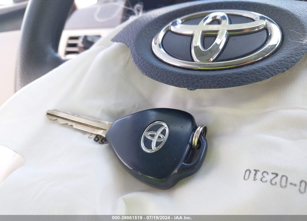 2013 TOYOTA COROLLA LE VIN: 2T1BU4EE0DC972184