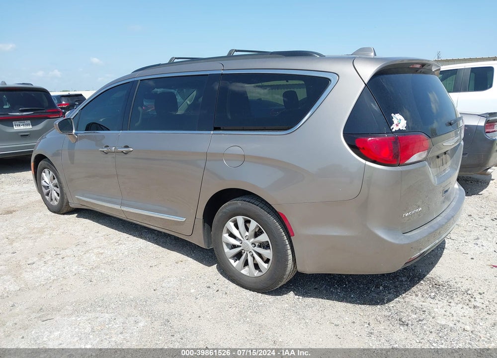 2017 CHRYSLER PACIFICA VIN: 2C4RC1BG8HR576015