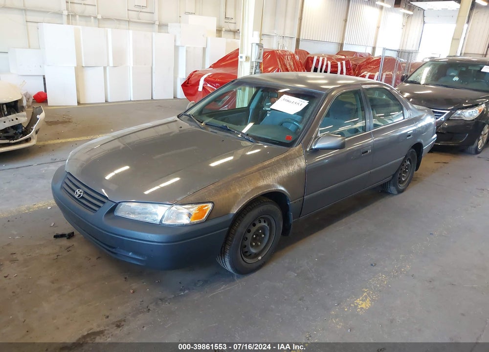 1999 TOYOTA CAMRY LE VIN: JT2BG28K7X0330498