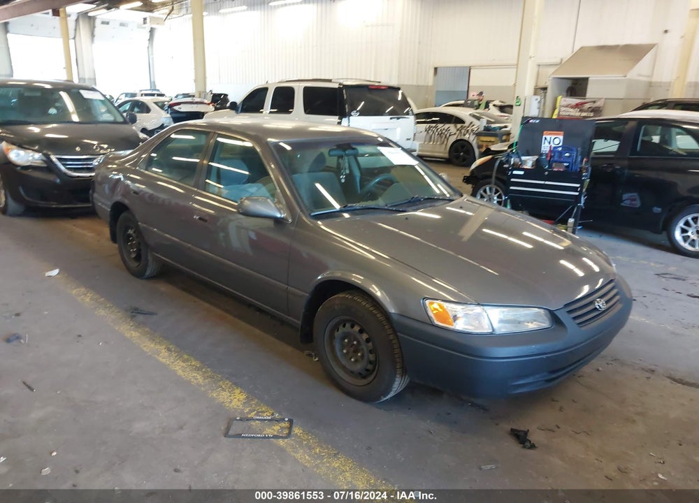 1999 TOYOTA CAMRY LE VIN: JT2BG28K7X0330498