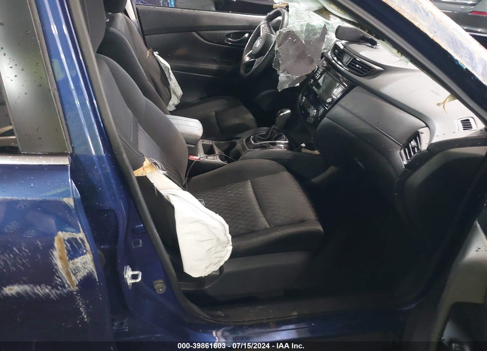 2018 NISSAN ROGUE SV VIN: KNMAT2MT5JP526483