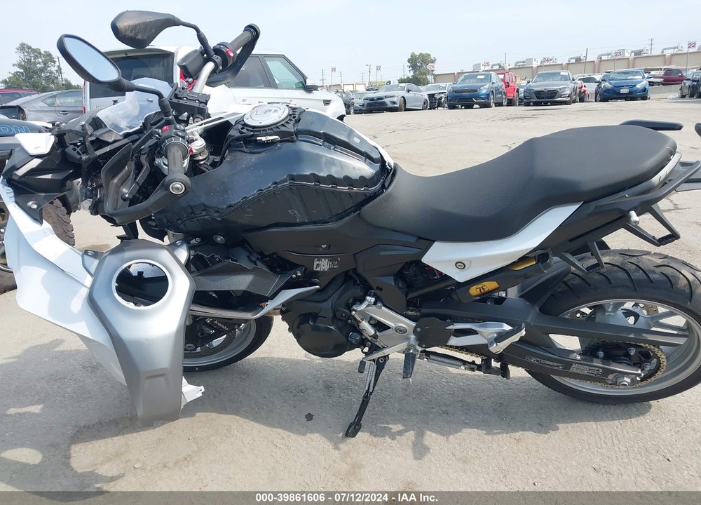 2023 BMW F 900 XR VIN: WB10K2301P6H71866