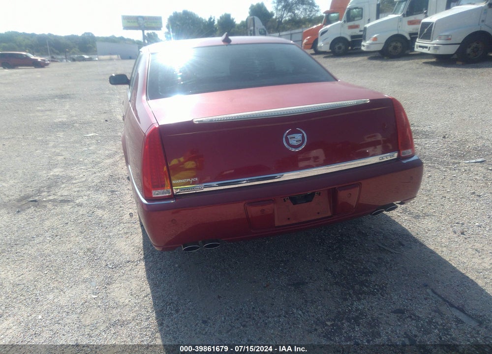2011 CADILLAC DTS PLATINUM COLLECTION VIN: 1G6KP5ES8BU121823