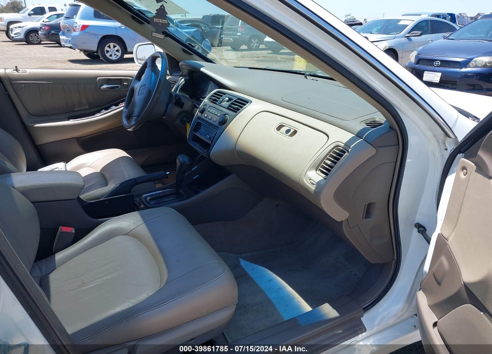 2000 HONDA ACCORD 2.3 EX VIN: JHMCG6608YC025711