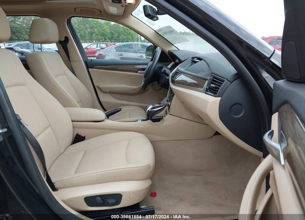 2015 BMW X1 XDRIVE28I VIN: WBAVL1C53FVY33696