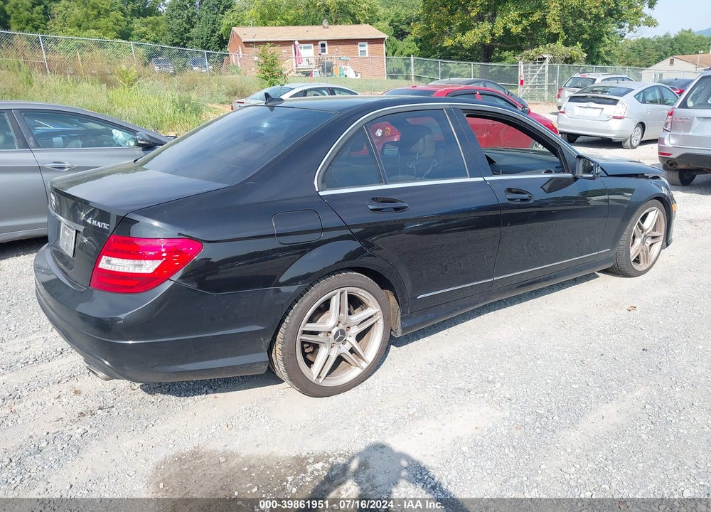 2012 MERCEDES-BENZ C 300 LUXURY 4MATIC/SPORT 4MATIC VIN: WDDGF8BB1CA643374