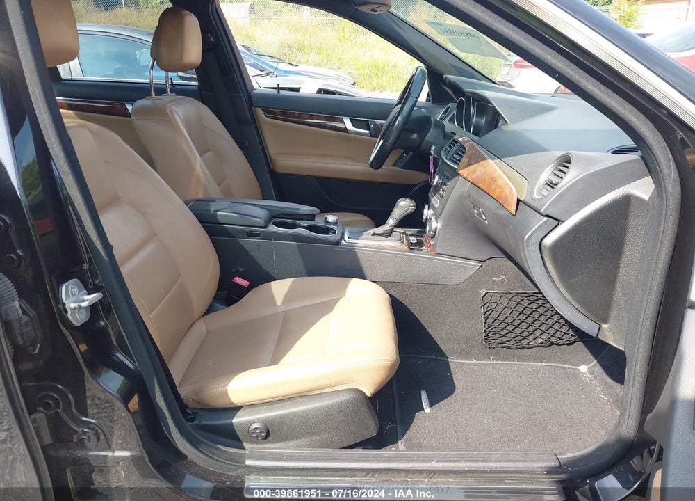 2012 MERCEDES-BENZ C 300 LUXURY 4MATIC/SPORT 4MATIC VIN: WDDGF8BB1CA643374