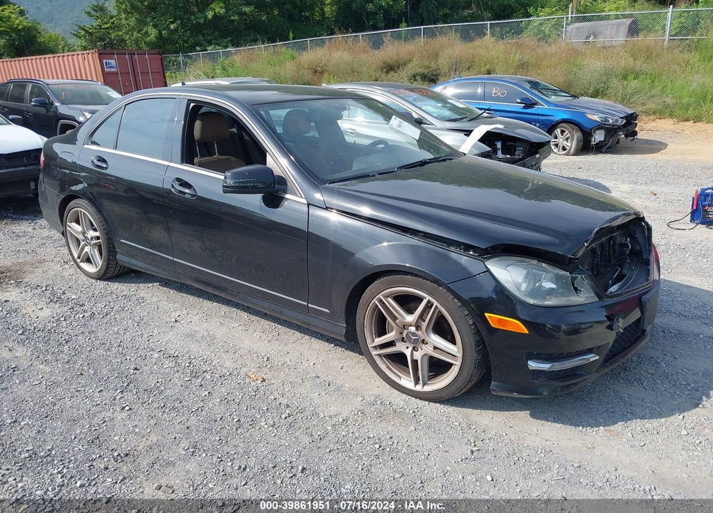 2012 MERCEDES-BENZ C 300 LUXURY 4MATIC/SPORT 4MATIC VIN: WDDGF8BB1CA643374