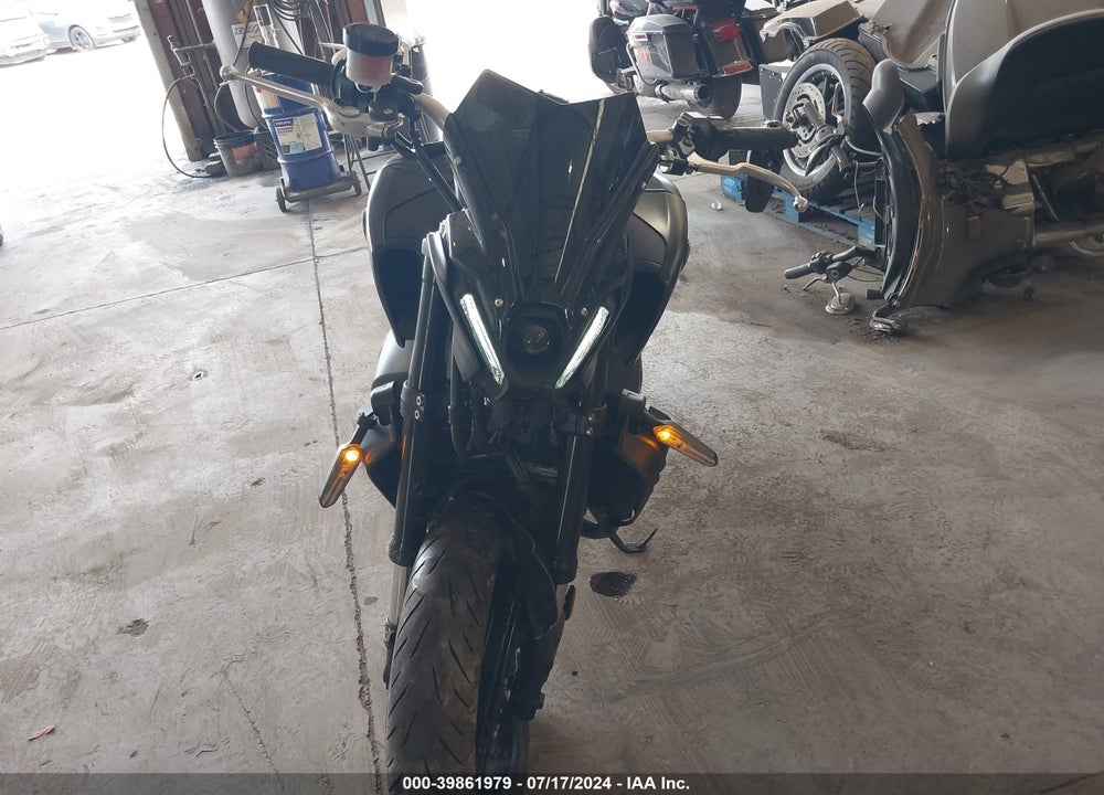 2023 YAMAHA MT09 VIN: JYARN71E0PA004447