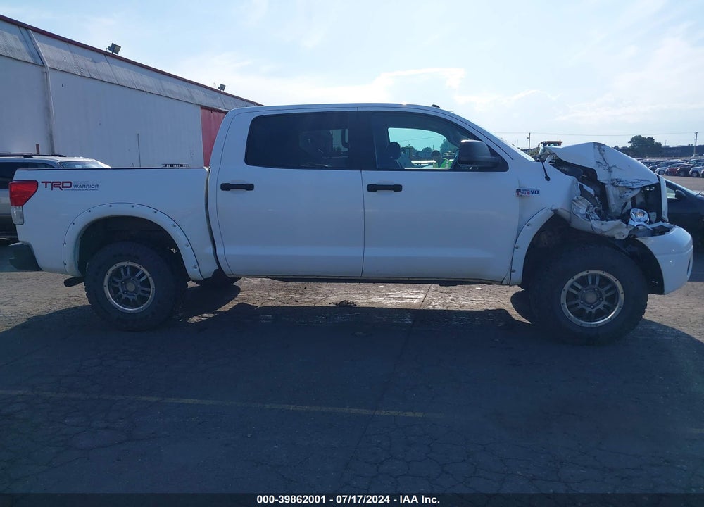 2011 TOYOTA TUNDRA GRADE 5.7L V8 VIN: 5TFDW5F1XBX158904