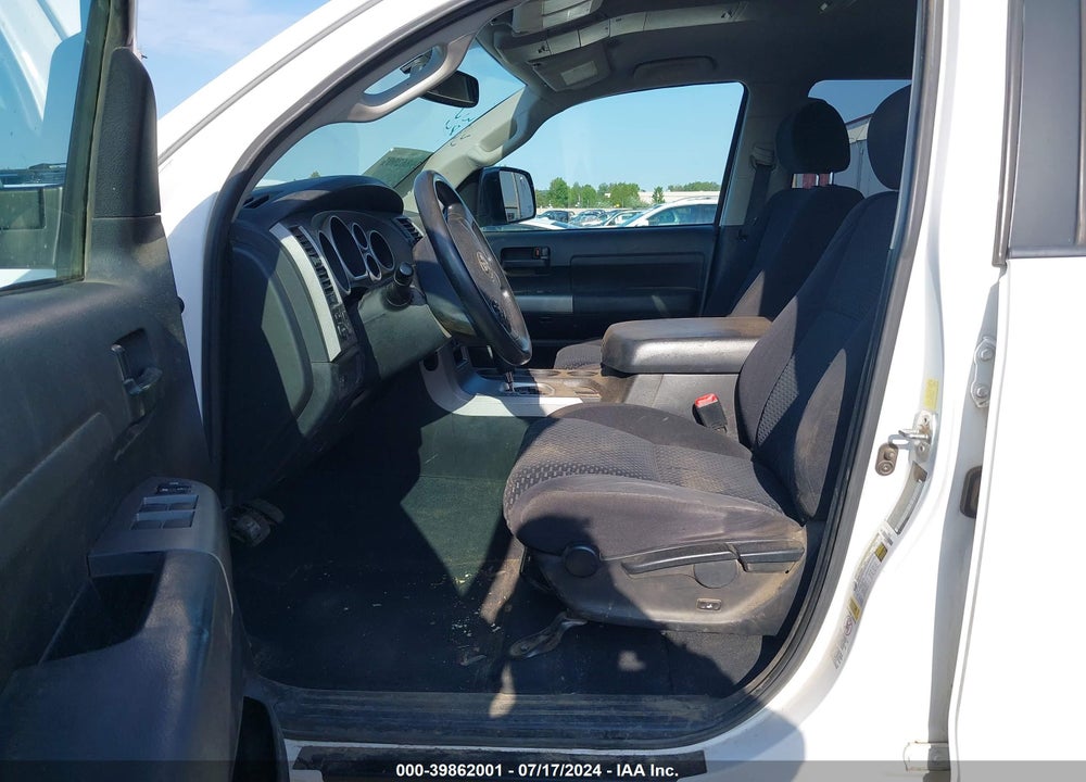 2011 TOYOTA TUNDRA GRADE 5.7L V8 VIN: 5TFDW5F1XBX158904