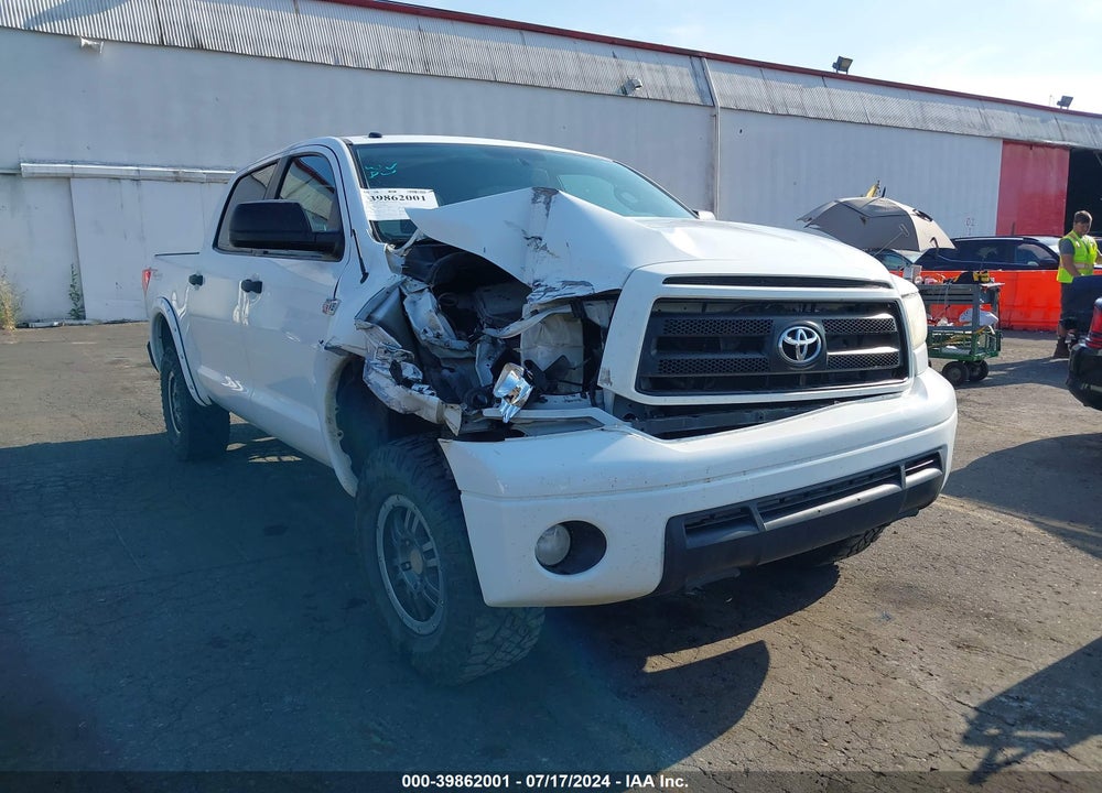2011 TOYOTA TUNDRA GRADE 5.7L V8 VIN: 5TFDW5F1XBX158904