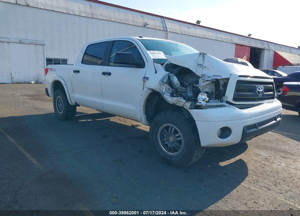 2011 TOYOTA TUNDRA GRADE 5.7L V8 VIN: 5TFDW5F1XBX158904