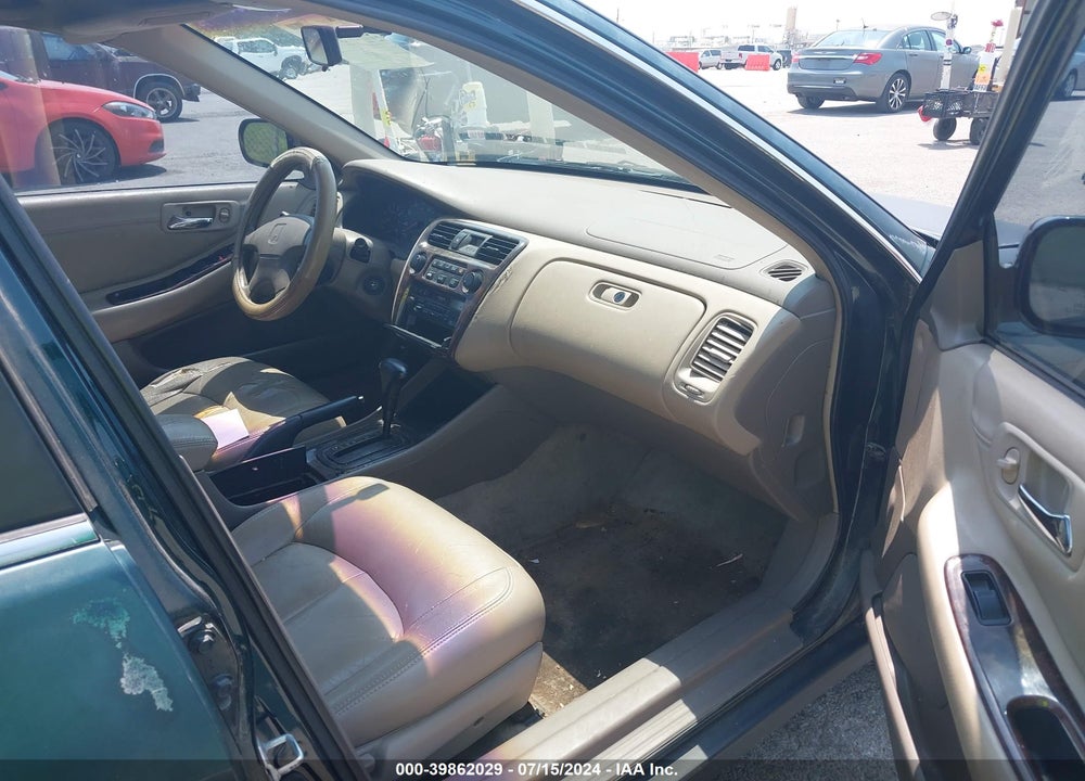 1998 HONDA ACCORD LX VIN: 1HGCG5644WA227972