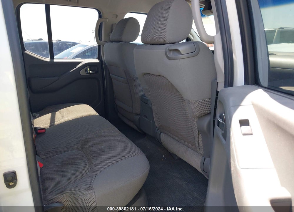 2005 NISSAN FRONTIER LE VIN: 1N6AD07W15C424194