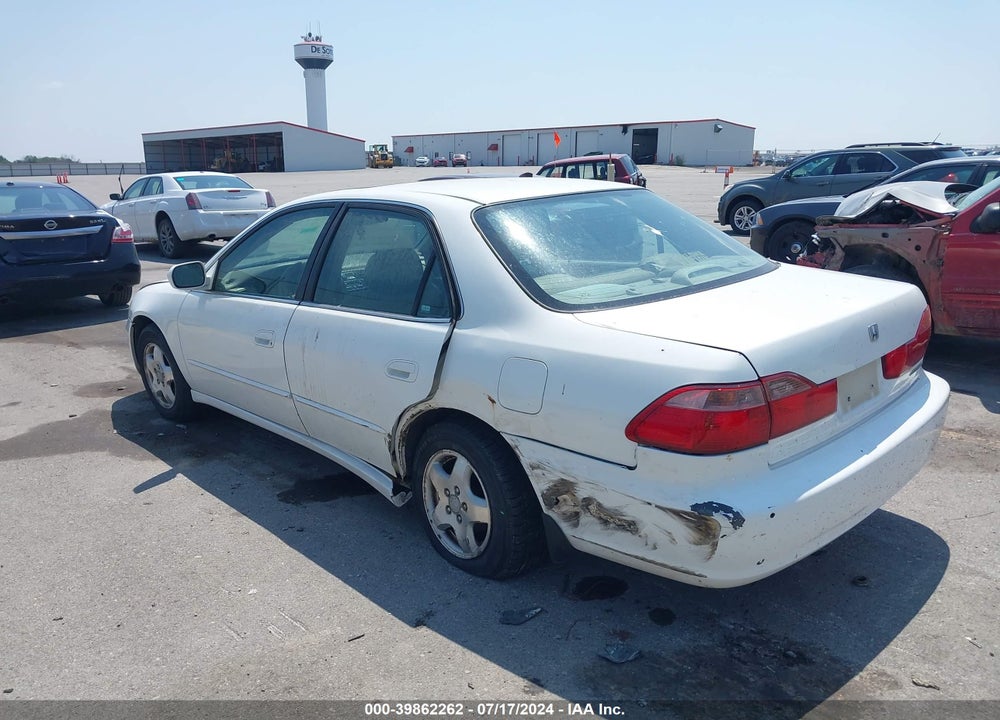 2000 HONDA ACCORD 3.0 EX VIN: 1HGCG1658YA086859