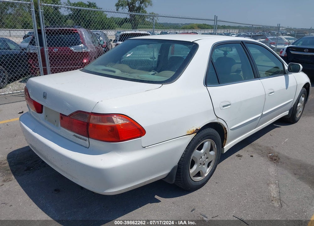 2000 HONDA ACCORD 3.0 EX VIN: 1HGCG1658YA086859