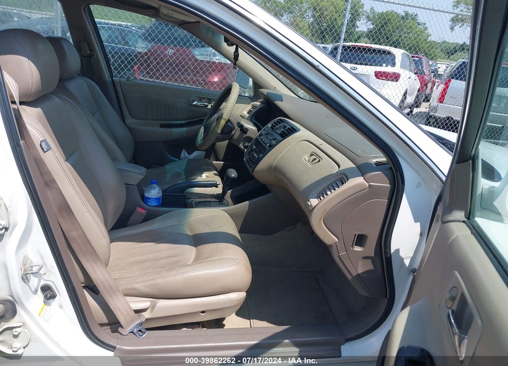 2000 HONDA ACCORD 3.0 EX VIN: 1HGCG1658YA086859