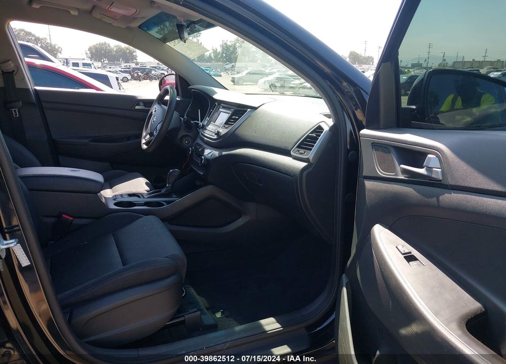 2017 HYUNDAI TUCSON SE VIN: KM8J23A4XHU535077