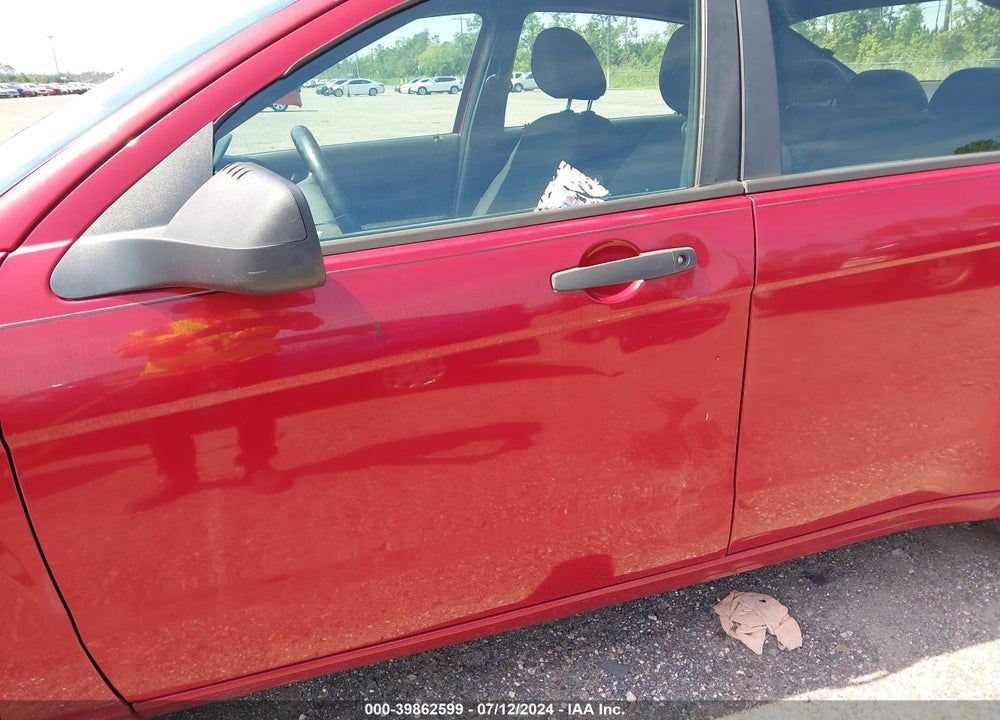 2011 FORD FOCUS SE VIN: 1FAHP3FN2BW147025