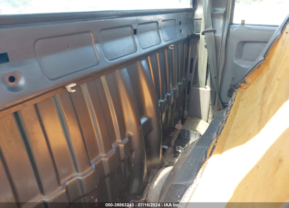 1994 ISUZU CONVENTIONAL SHORT BED VIN: JAACL11E9R7208040