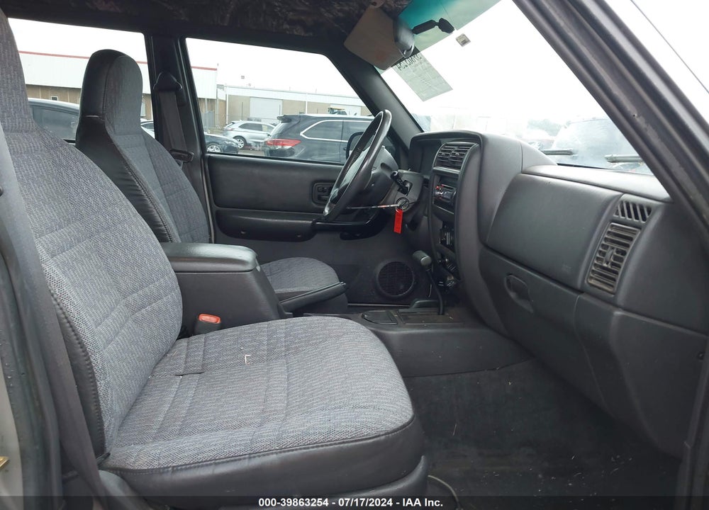 2001 JEEP CHEROKEE SPORT VIN: 1J4FF48S01L592838