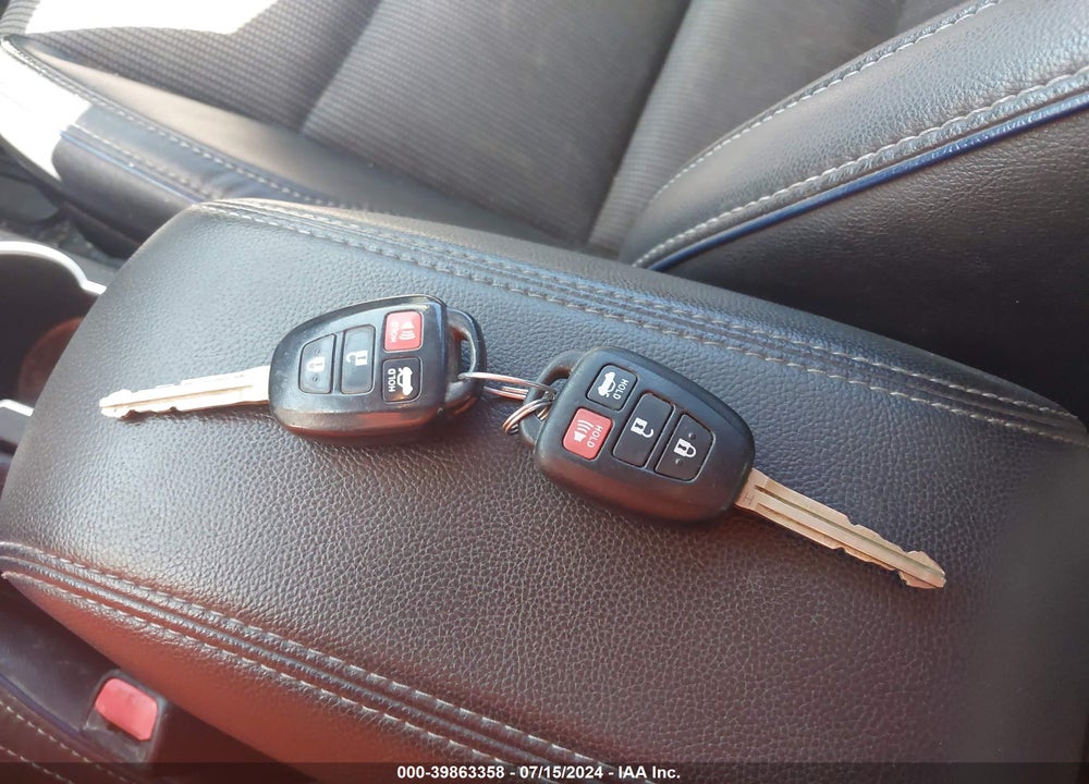 2017 TOYOTA COROLLA SE VIN: 5YFBURHE3HP604029
