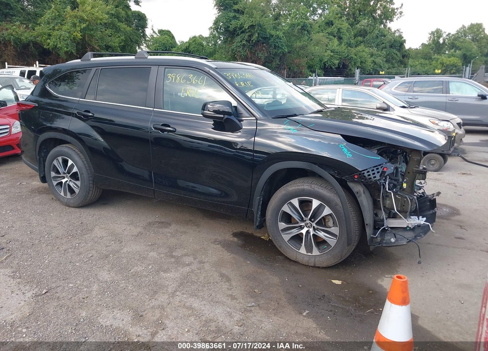 2023 TOYOTA HIGHLANDER XLE VIN: 5TDKDRBH5PS040392