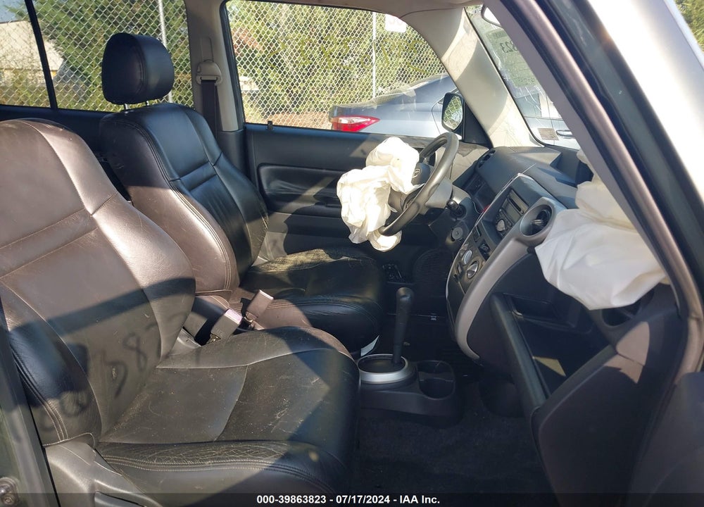 2005 SCION XB VIN: JTLKT324854004030