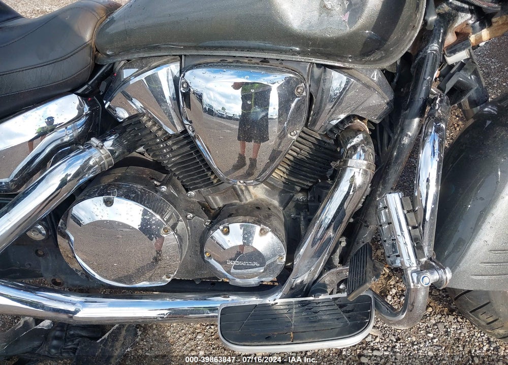 2005 HONDA VTX1300 R VIN: 1HFSC52335A206408