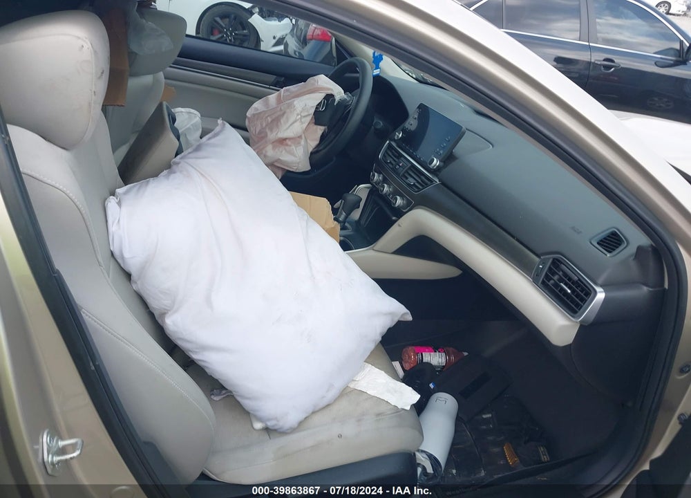 2018 HONDA ACCORD LX VIN: 1HGCV1F1XJA083681