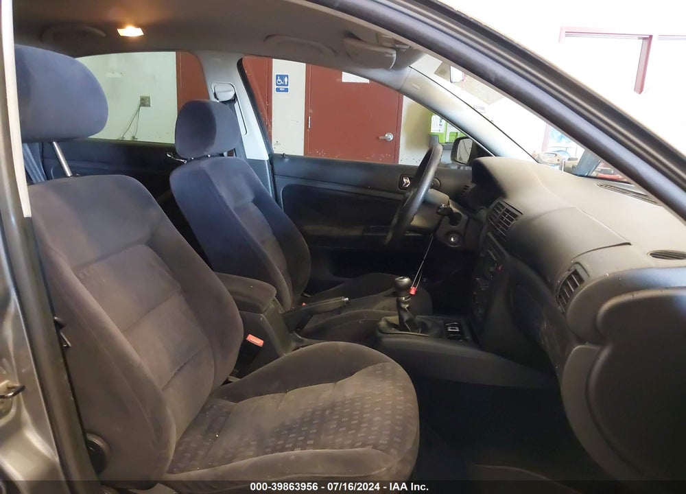 2004 VOLKSWAGEN PASSAT GL VIN: WVWMD63B64E032885