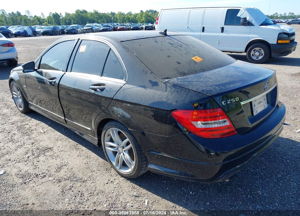 2012 MERCEDES-BENZ C 250 LUXURY/SPORT VIN: WDDGF4HB7CA619869
