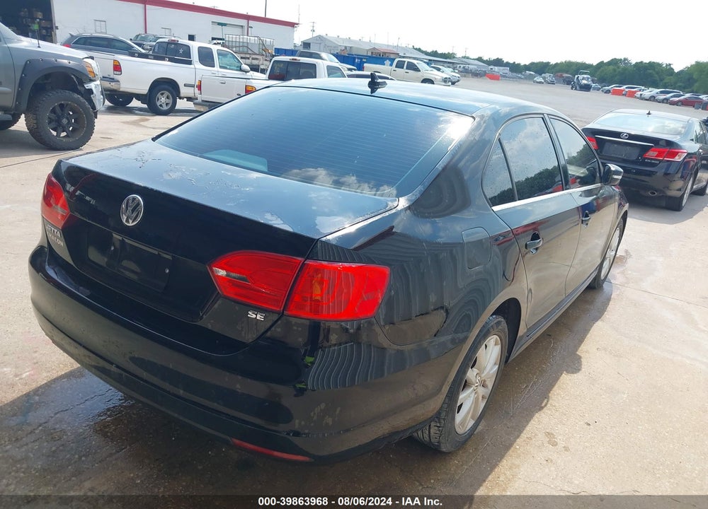 2014 VOLKSWAGEN JETTA 1.8T SE VIN: 3VWD07AJ4EM382651