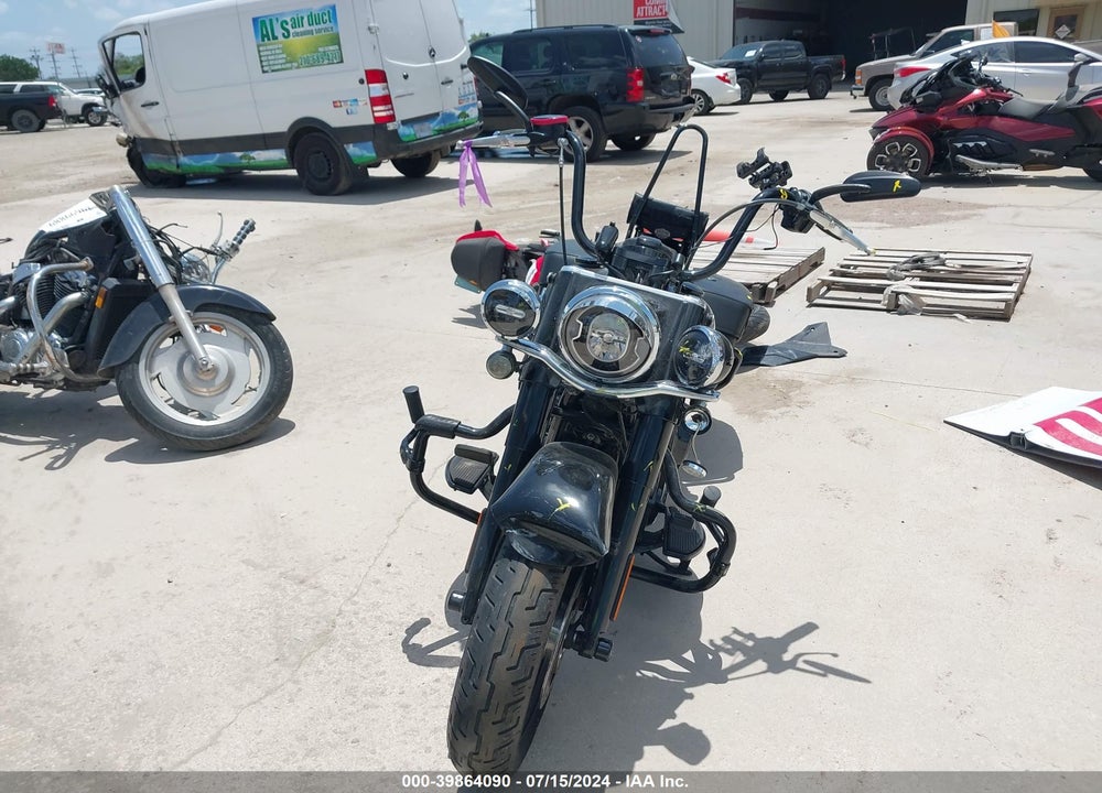 2018 HARLEY-DAVIDSON FLHC HERITAGE CLASSIC VIN: 1HD1YAJ18JC038925