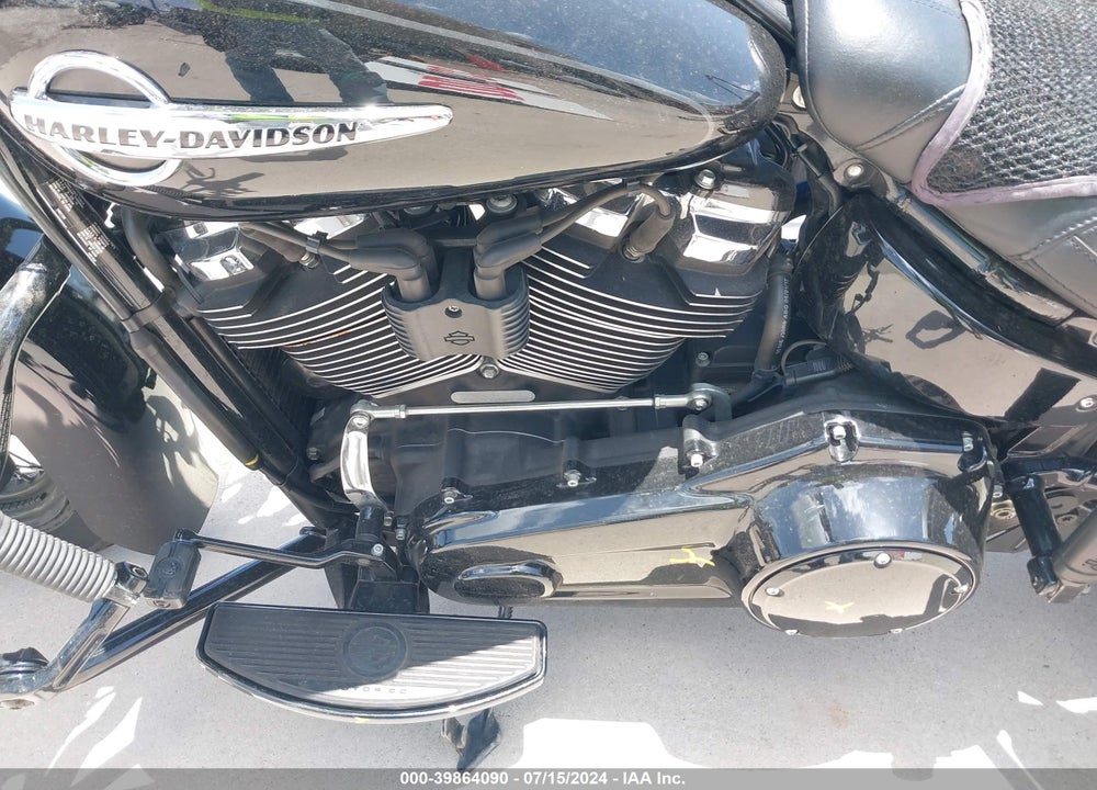 2018 HARLEY-DAVIDSON FLHC HERITAGE CLASSIC VIN: 1HD1YAJ18JC038925