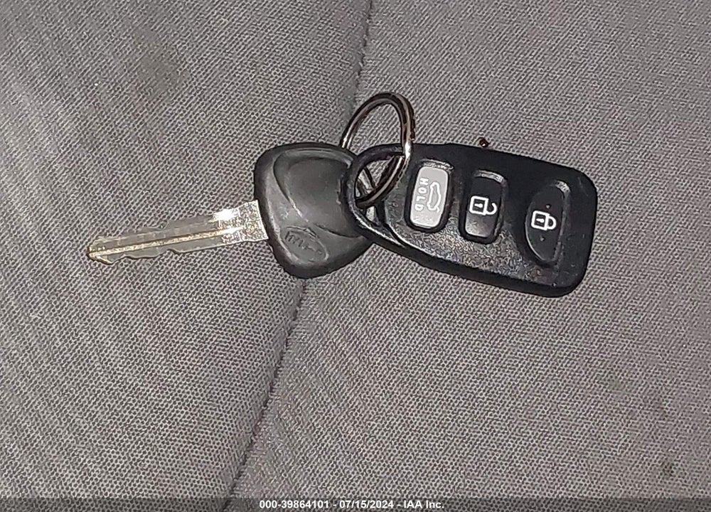 2013 HYUNDAI ELANTRA GLS VIN: KMHDH4AE8DU725626