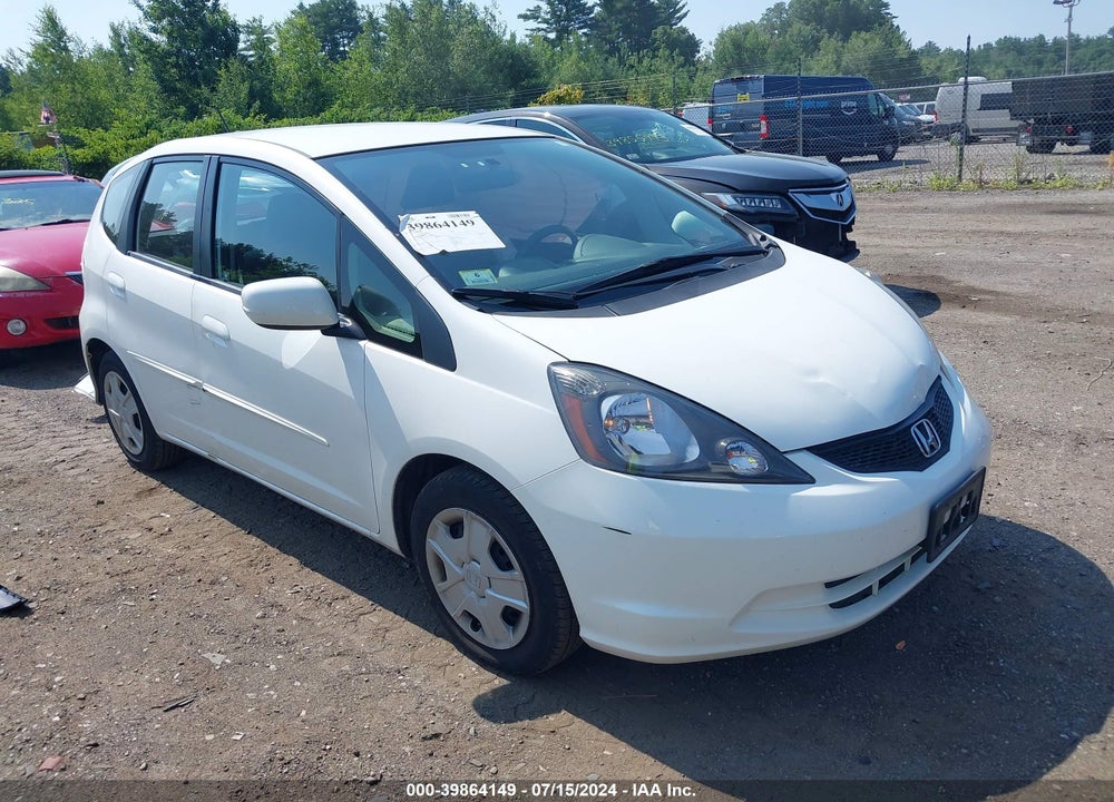 2013 HONDA FIT VIN: JHMGE8H35DC045029