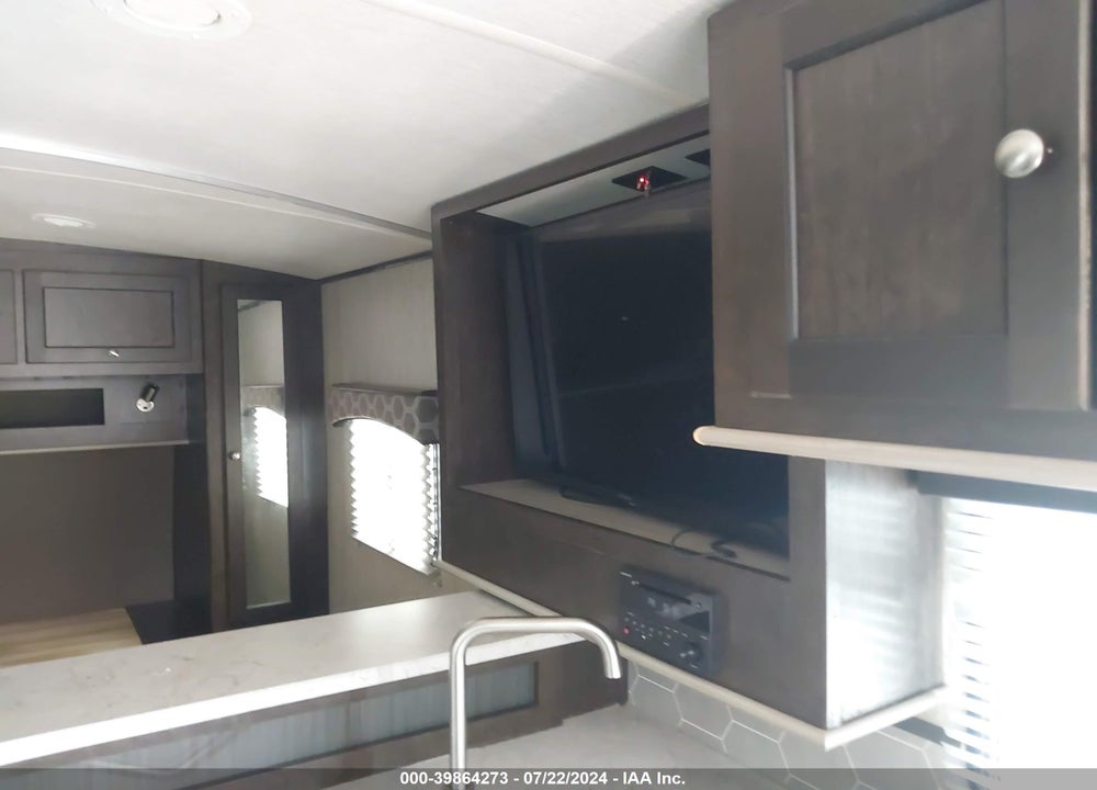 2019 CRUISER RV SHADOW CRUISER 225 R VIN: 5RXDB2523K1399045