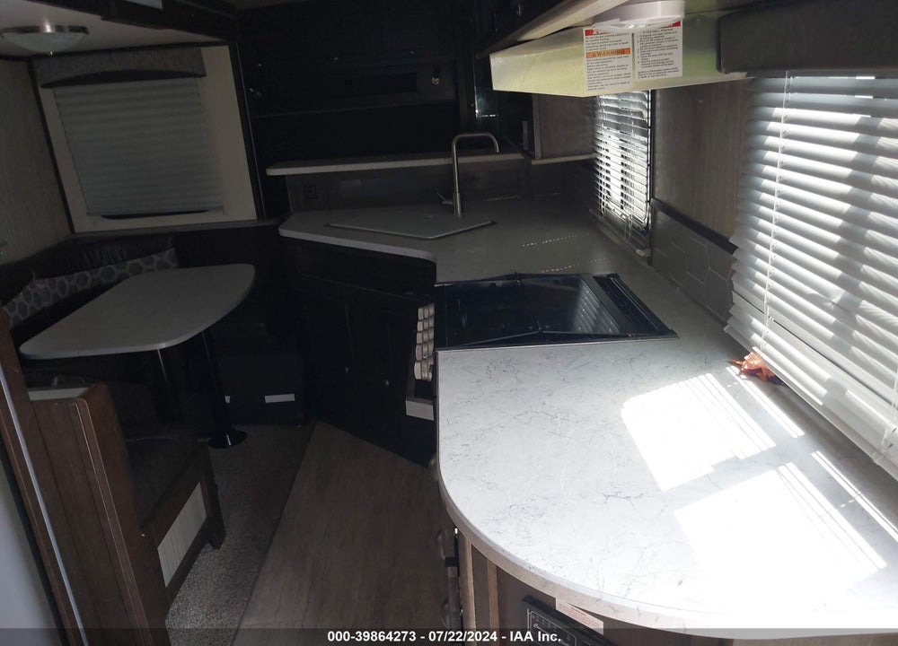 2019 CRUISER RV SHADOW CRUISER 225 R VIN: 5RXDB2523K1399045