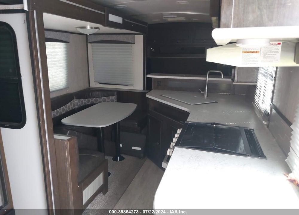 2019 CRUISER RV SHADOW CRUISER 225 R VIN: 5RXDB2523K1399045