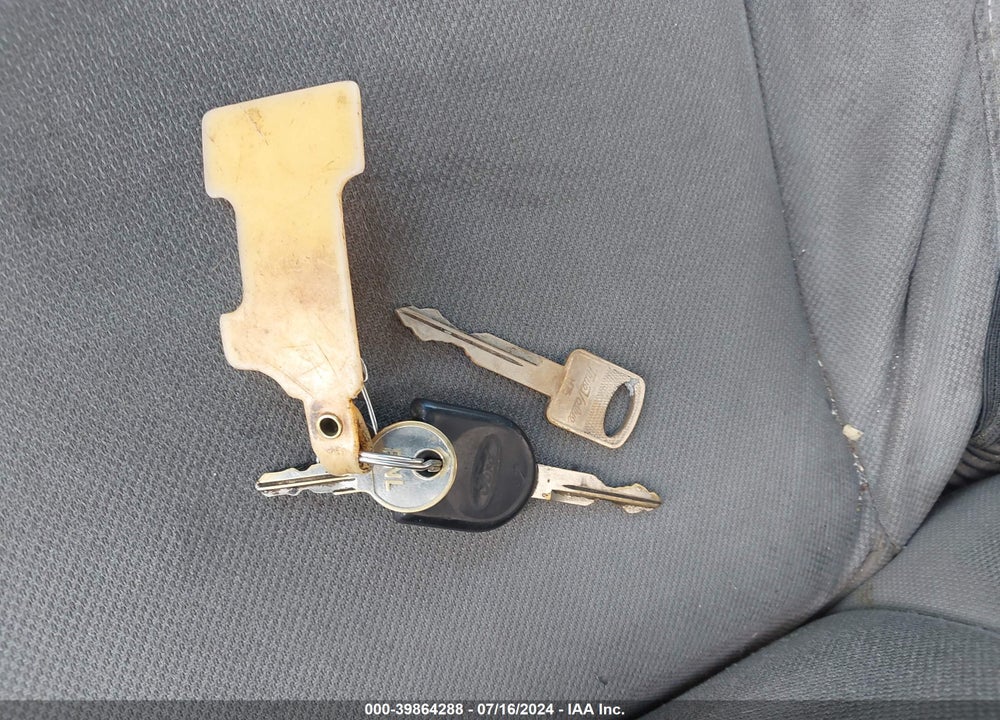 2006 FORD F150 VIN: 1FTRF12236NA14240