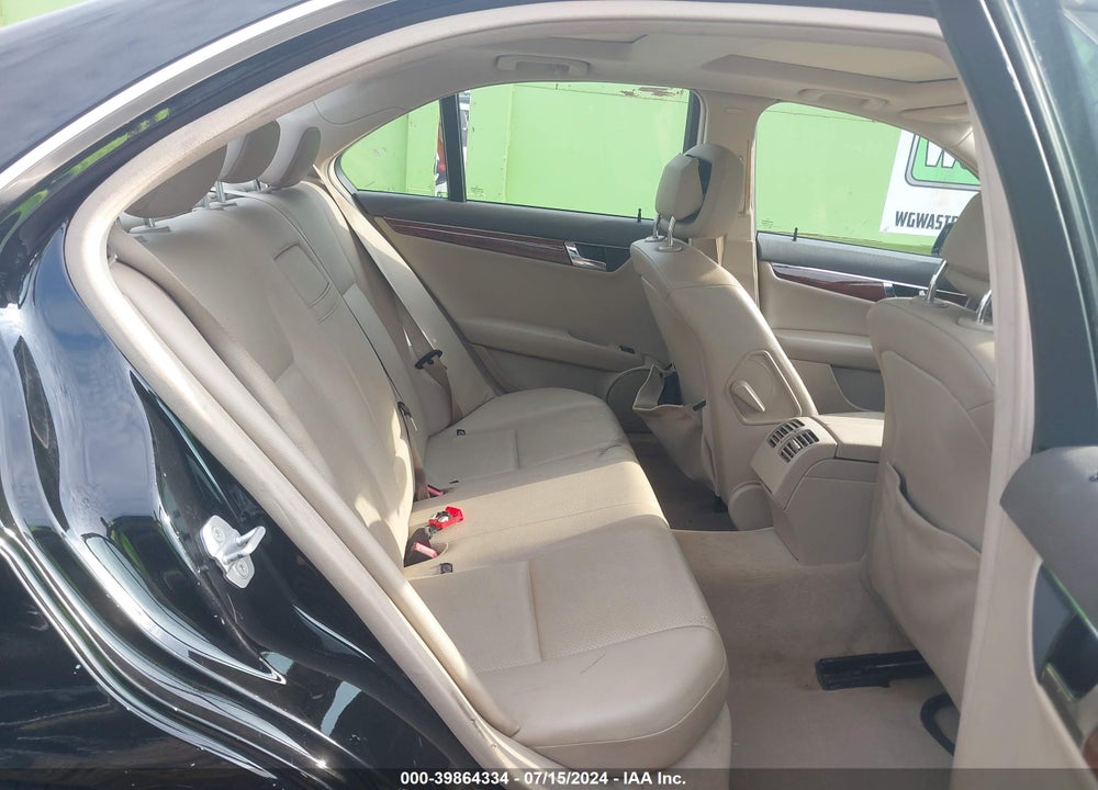 2011 MERCEDES-BENZ C 300 LUXURY/SPORT VIN: WDDGF5EBXBR140078