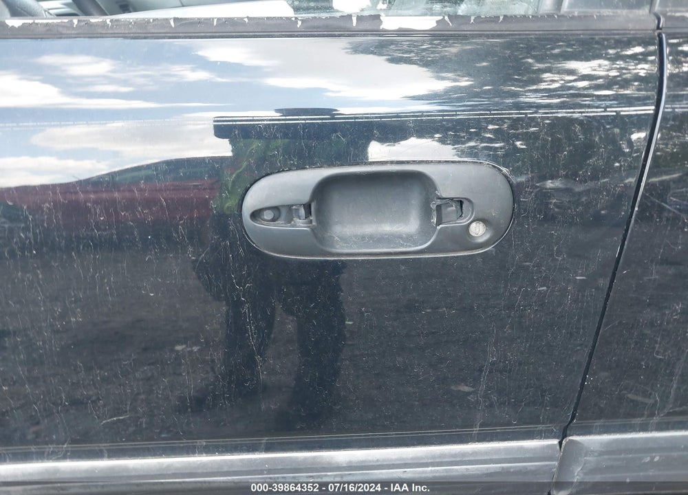 2001 HONDA CR-V LX VIN: JHLRD28431S018032