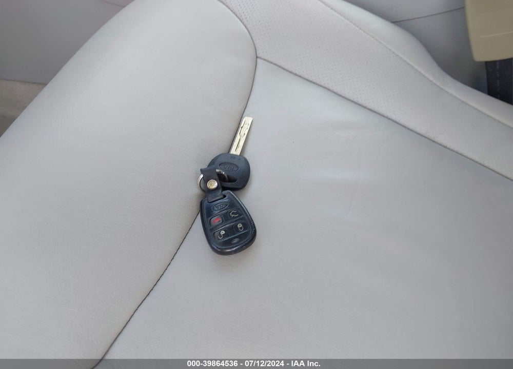 2004 KIA AMANTI VIN: KNALD124845023085