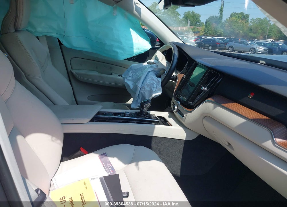 2021 VOLVO XC60 T5 MOMENTUM VIN: YV4102RK1M1787249