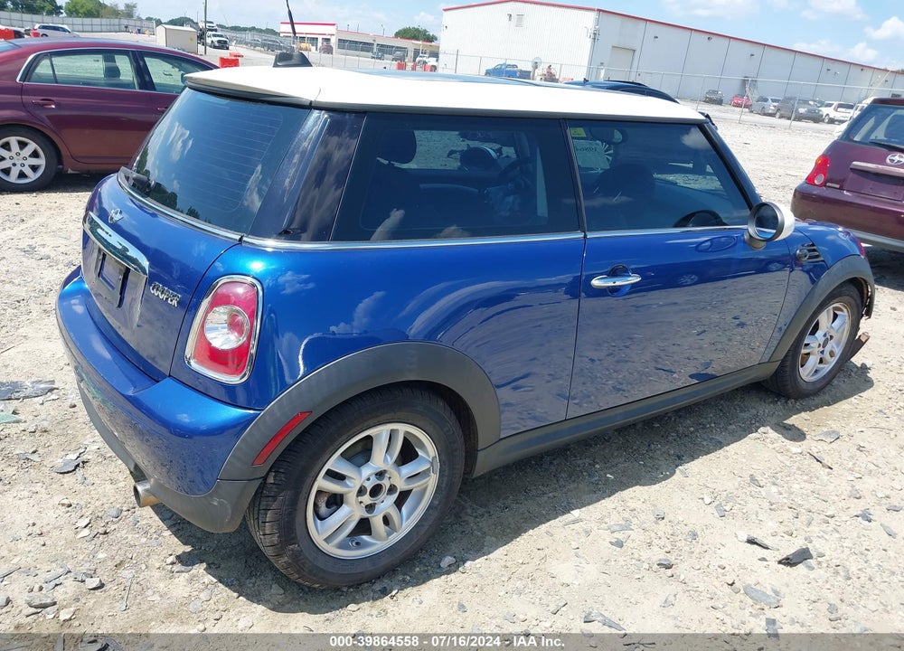 2013 MINI HARDTOP COOPER VIN: WMWSU3C56DT677495