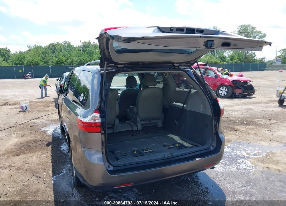 2015 TOYOTA SIENNA LE 8 PASSENGER VIN: 5TDKK3DC6FS549832